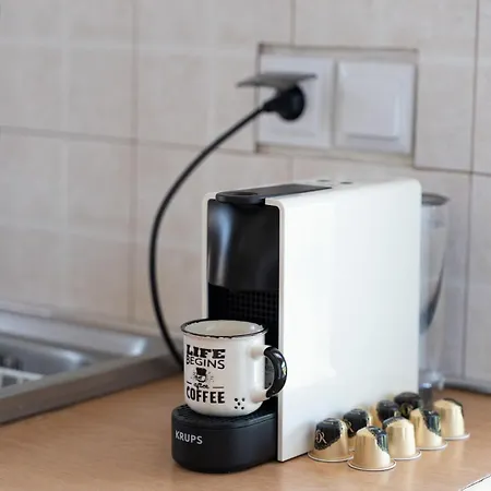 Nueve Village There's No Place Like 바톨로미온