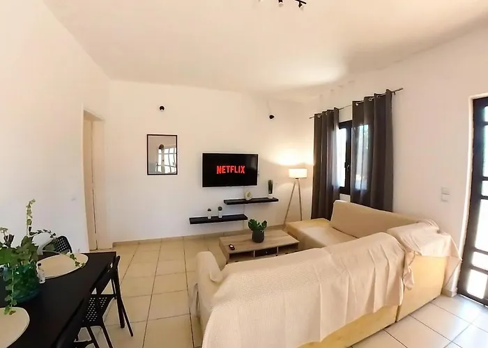 Nueve Village There's No Place Like בית נופש *